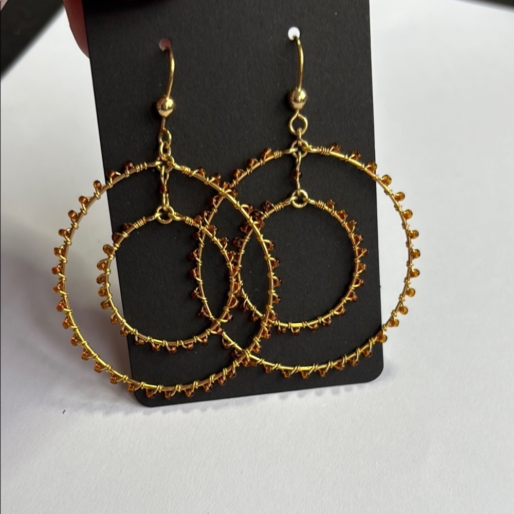 🎉4/30$🎉 Gold Hoop Earrings - Picture 1 of 1